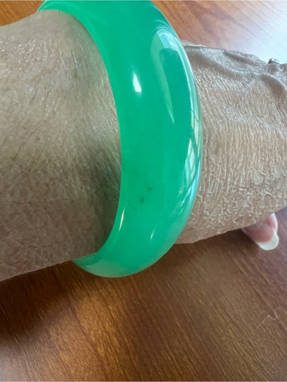 Green Apple Jade-Look Bangle Bracelet - Picture 8 of 8
